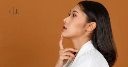 คางสั้น หน้ากลม คางบุ๋ม แก้ได้ไหม? ดูแลอย่างไรให้ใบหน้าสมส่วน
