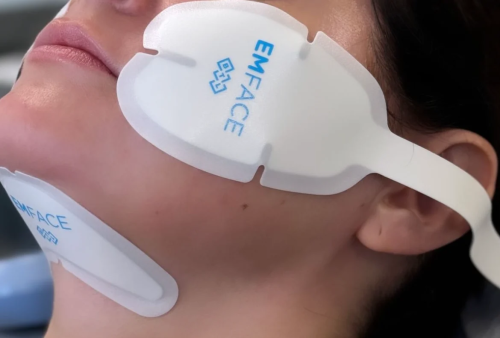 โปรแกรม EMFACE นวัตกรรมยกกระชับหน้าแบบใหม่ เหมาะกับใคร ต่างจากเครื่องอย่างไรบ้าง 